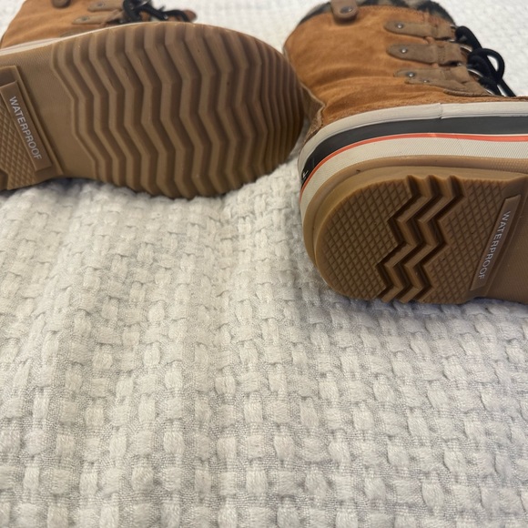 Sorel Joan of Arctic - Picture 3 of 5